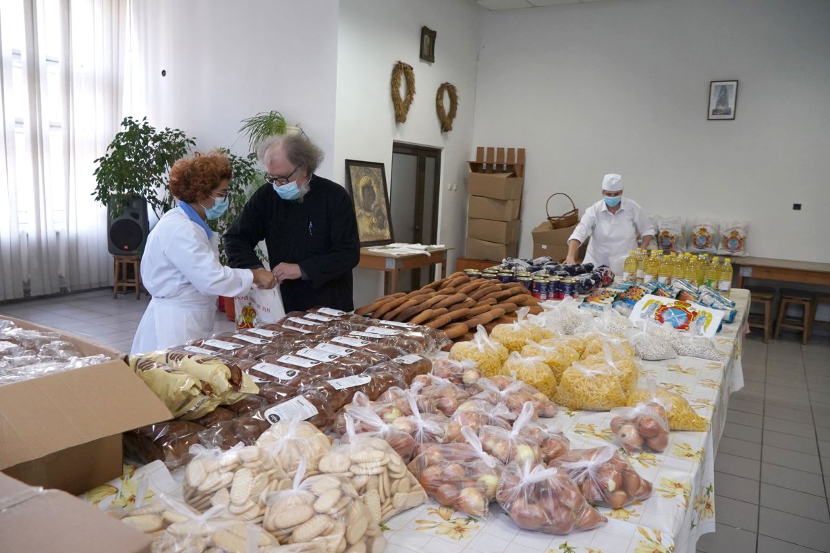 Ajutoare oferite de Parohia „Sfânta Cuvioasă Parascheva” din Galați 155074