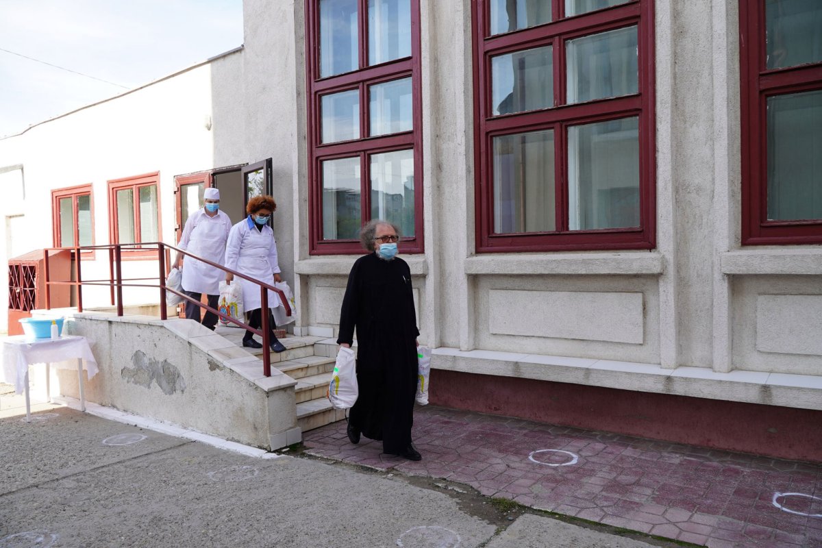 Ajutoare oferite de Parohia „Sfânta Cuvioasă Parascheva” din Galați 155075