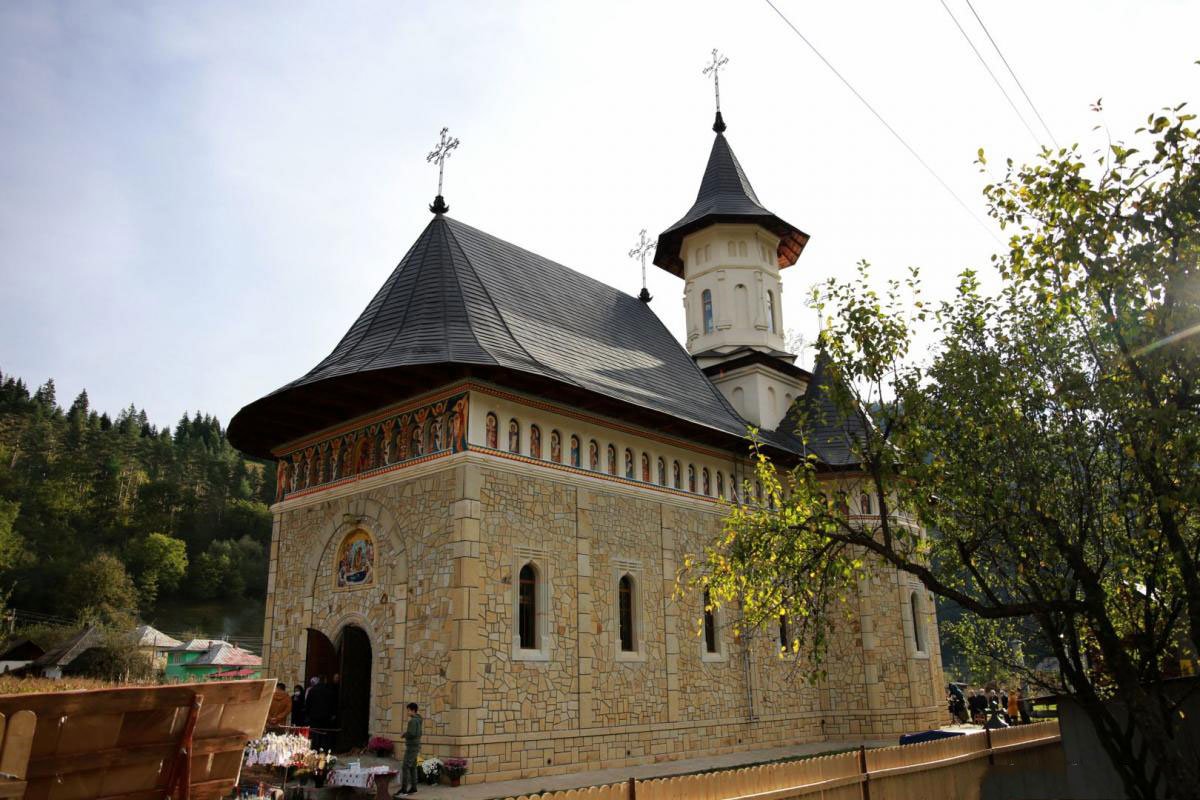 Biserica din localitatea nemţeană Galu a fost târnosită 155169