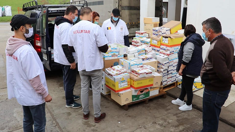 Noi acţiuni filantropice ale voluntarilor Paraclisului Catedralei Naţionale 155197