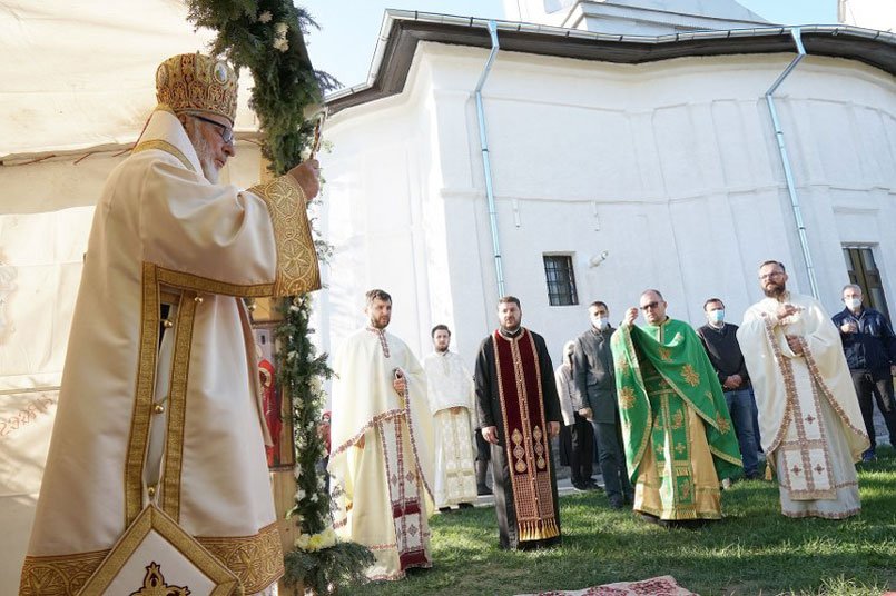 Sfințirea bisericii restaurate din parohia argeșeană Moșoaia 155174