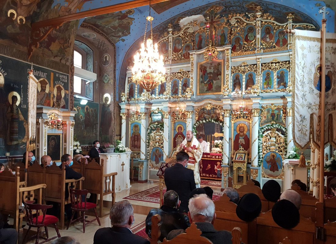 Vizită arhierească la o parohie din județul Arad 155195