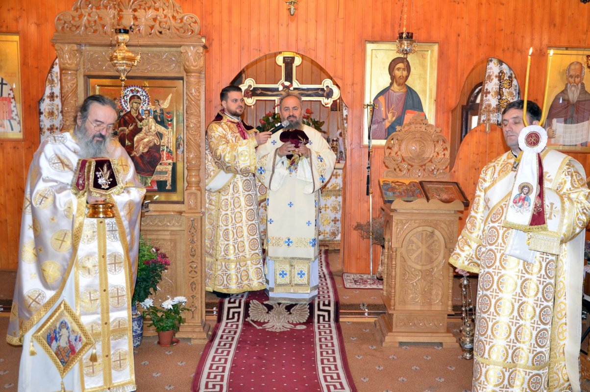 Prezenţă arhierească  la Schitul Ohaba 155254