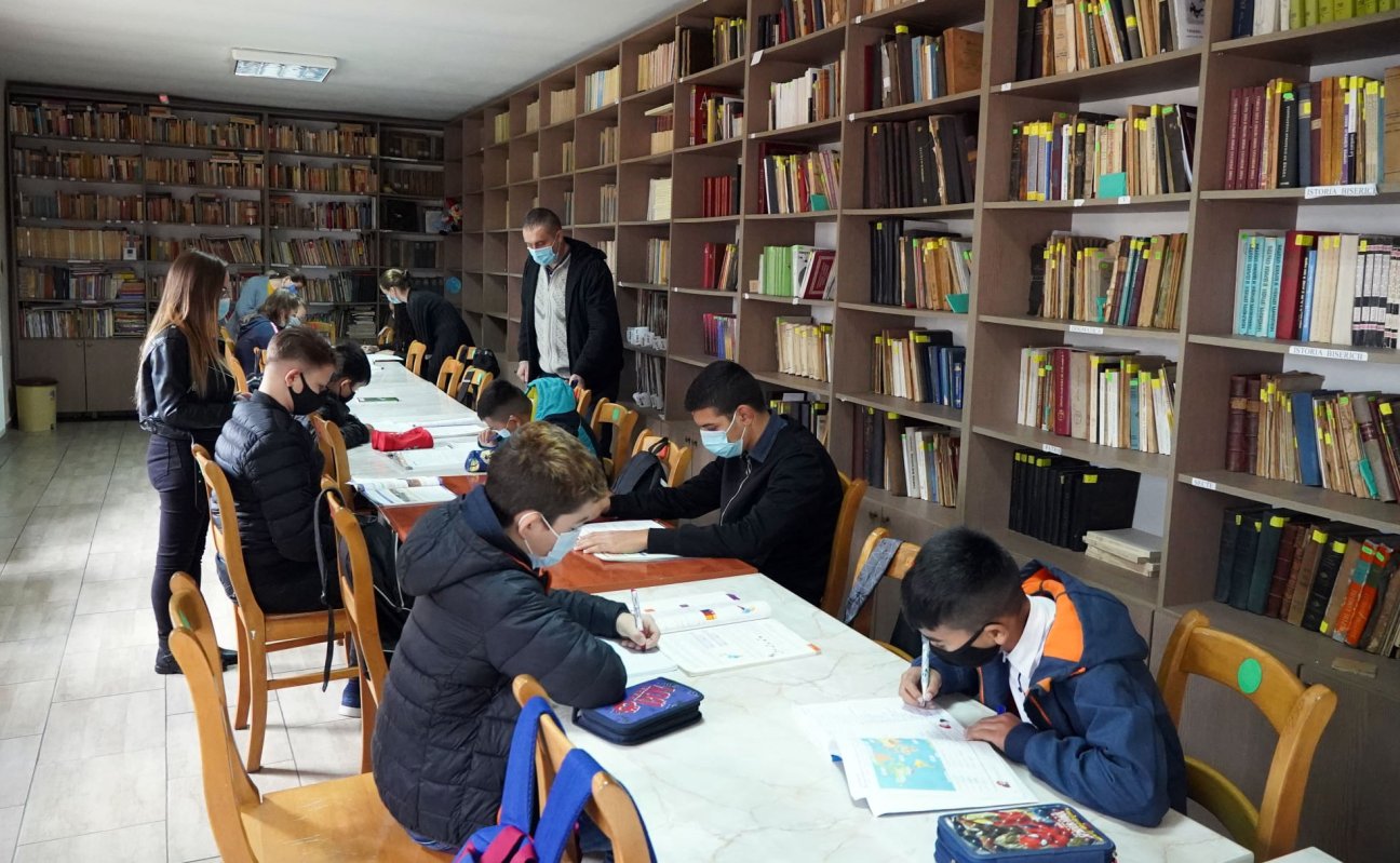 Noi acţiuni de ajutorare a copiilor din Arhiepiscopia Dunării de Jos 155348