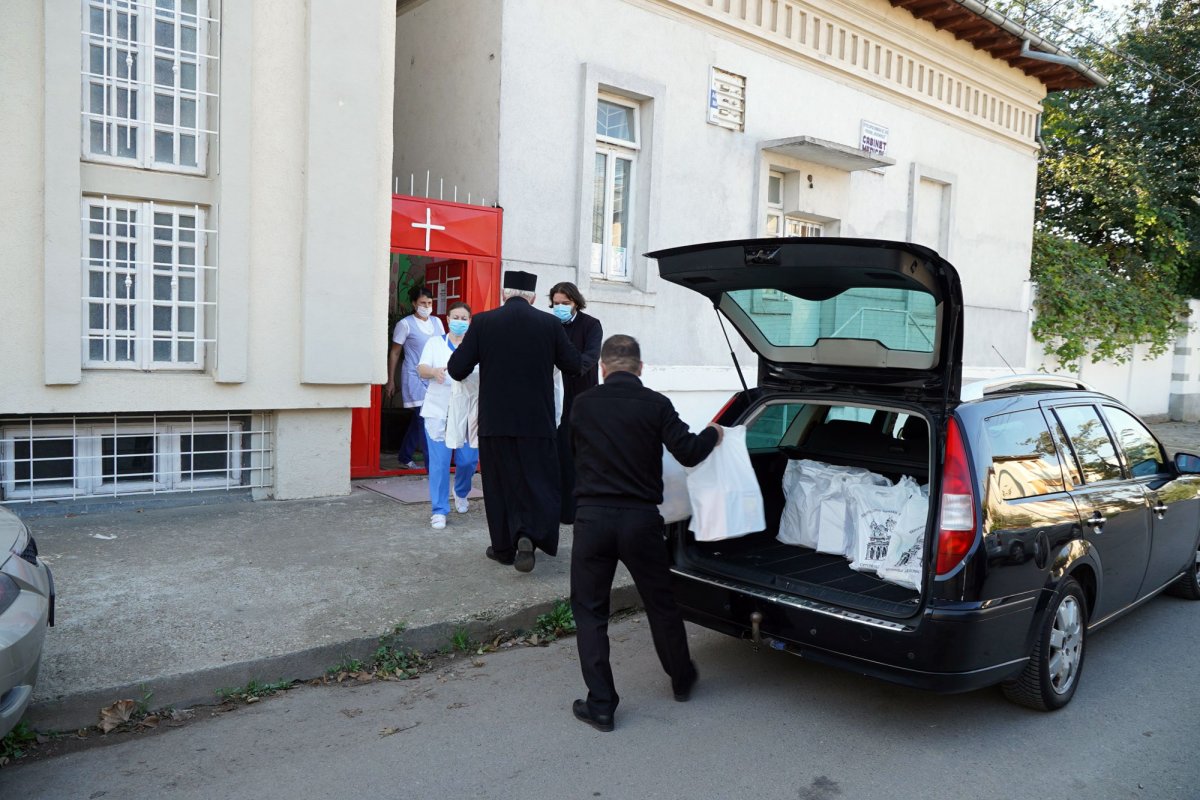 Noi acţiuni de ajutorare a copiilor din Arhiepiscopia Dunării de Jos 155349