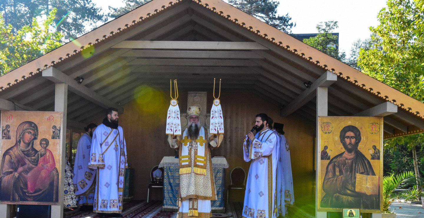 Slujire arhierească la Catedrala Arhiepiscopală din Râmnicu Vâlcea 155341