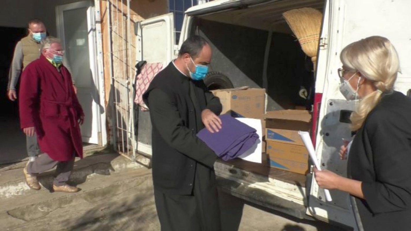 Eparhia Timișoarei a donat echipamente de protecție spitalelor din Timiș 155523