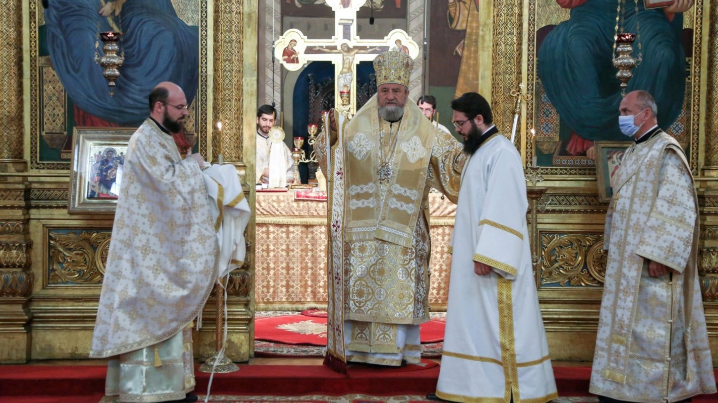 Slujire arhierească la Catedrala Mitropolitană din Sibiu 155757
