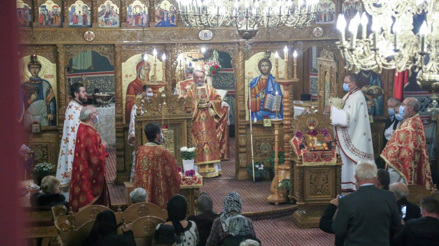 Binecuvântare arhierească la Biserica „Sfântul Mare Mucenic Dimitrie, Izvorâtorul de Mir” din Sibiu 155981