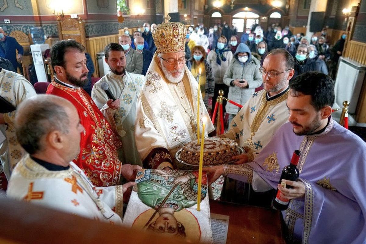 Cinstirea ocrotitorului unei parohii tinere din Pitești  155862