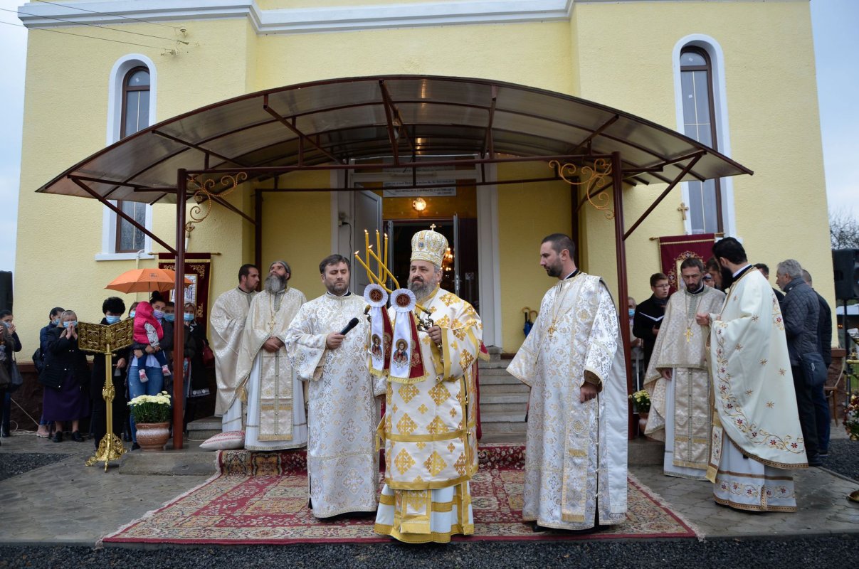 Sărbătoare în Episcopia Devei şi Hunedoarei 156018