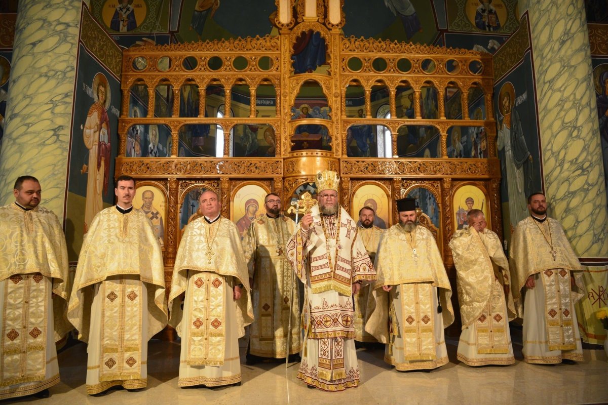 Slujiri arhiereşti în Baia Mare 156011