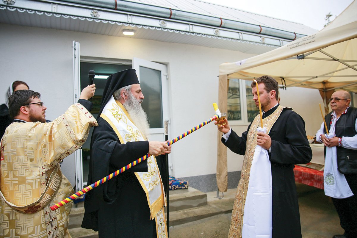 Slujbe de sfințire și Taina Botezului săvârșite de Mitropolitul Moldovei şi Bucovinei 156126