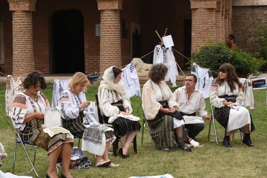 Șezătoare în aer liber la Palatele Brâncoveneşti  156314