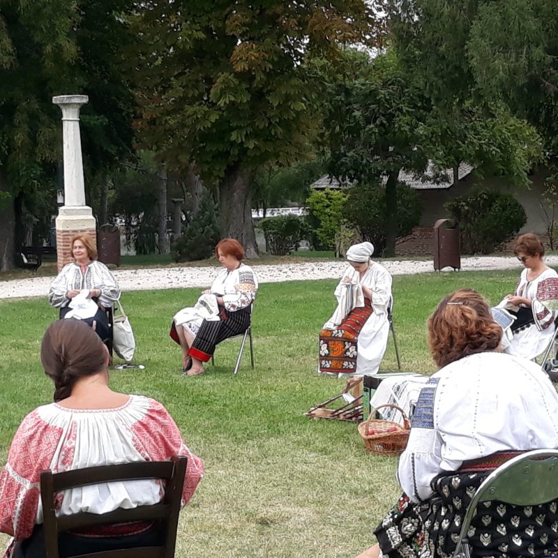 Șezătoare în aer liber la Palatele Brâncoveneşti  156318