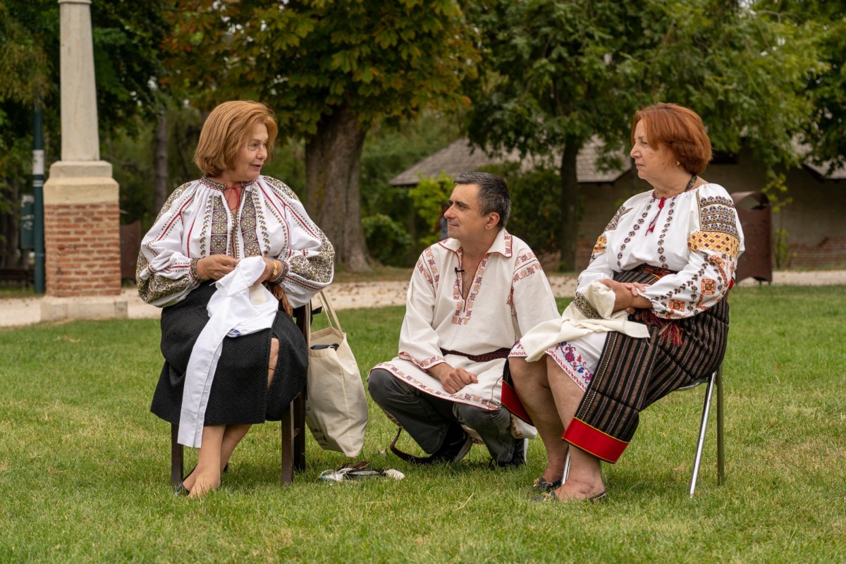 Șezătoare în aer liber la Palatele Brâncoveneşti  156324