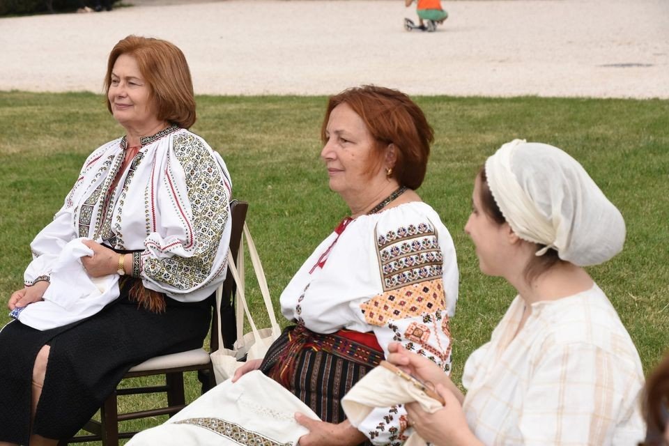 Șezătoare în aer liber la Palatele Brâncoveneşti  156326