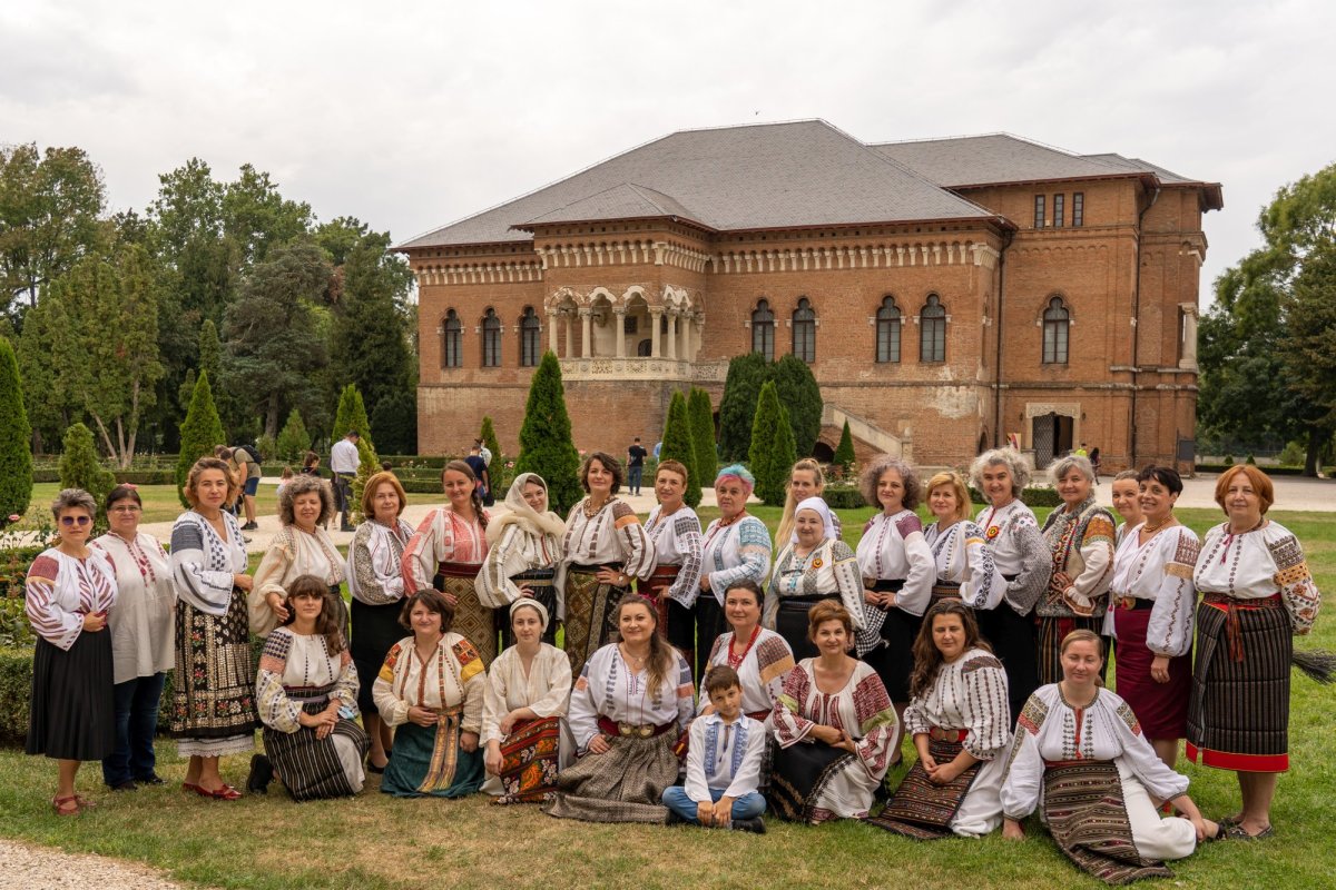 Șezătoare în aer liber la Palatele Brâncoveneşti  156328