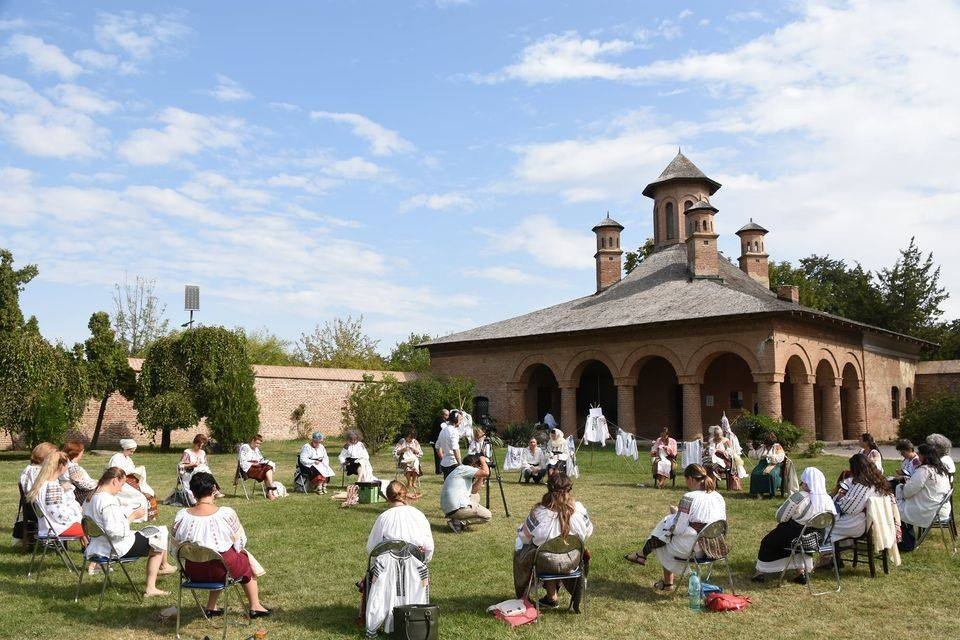 Șezătoare în aer liber la Palatele Brâncoveneşti  156330