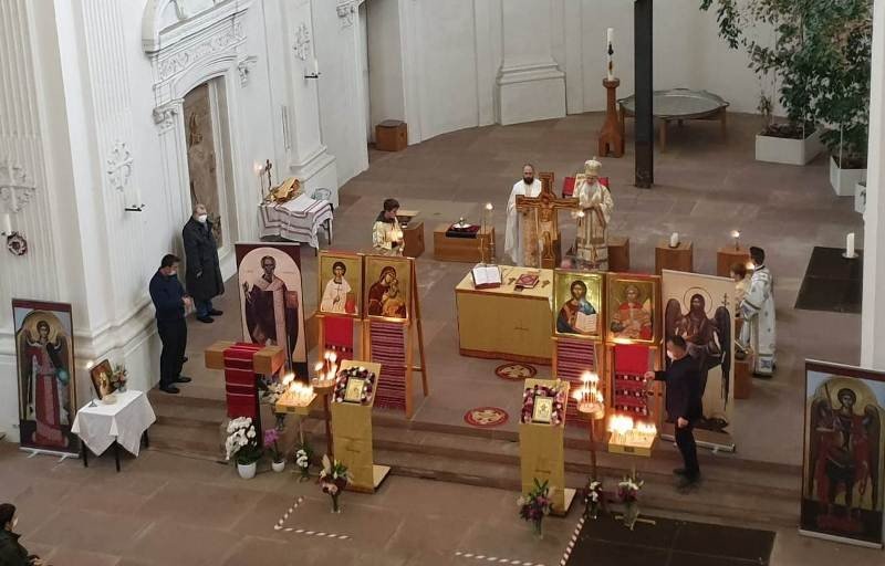 Vizită arhierească în parohia românească din Freiburg, Germania 156683