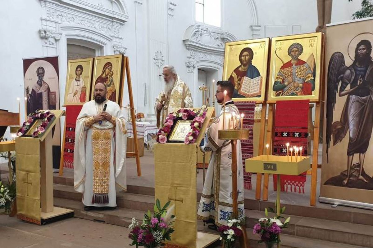 Vizită arhierească în parohia românească din Freiburg, Germania 156684