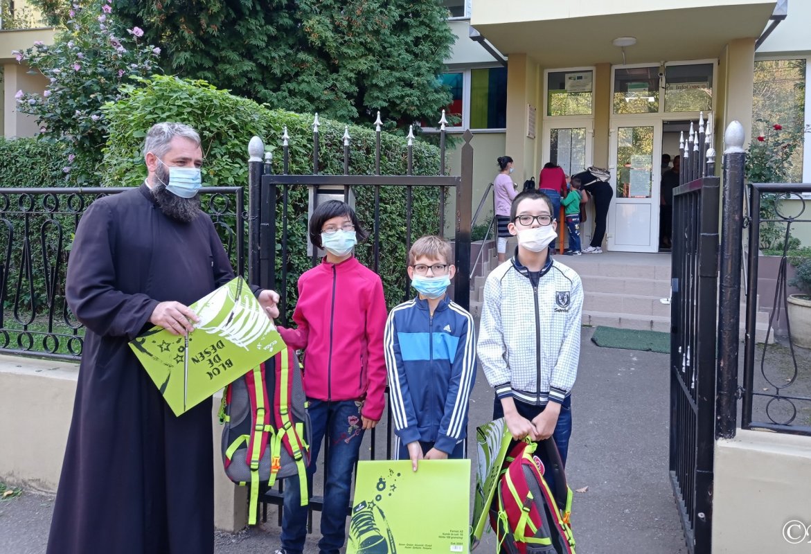 36 de burse de studiu oferite de Episcopia Devei și Hunedoarei 156762