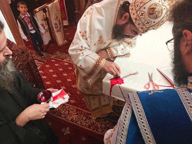 Biserica românească din Tokyo a primit veşmântul sfinţeniei 156758