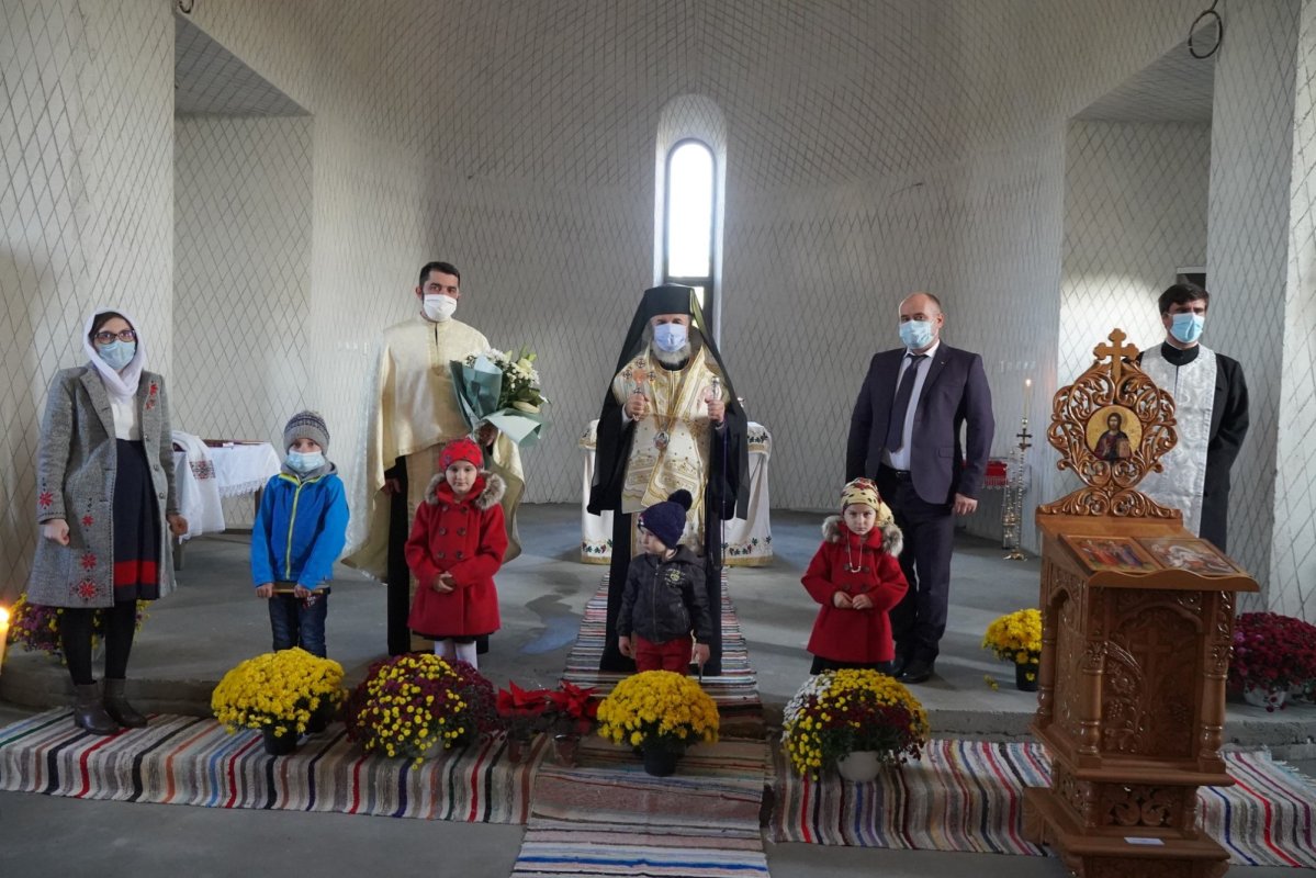 Binecuvântarea lucrărilor efectuate la o nouă biserică din judeţul Galaţi 156896