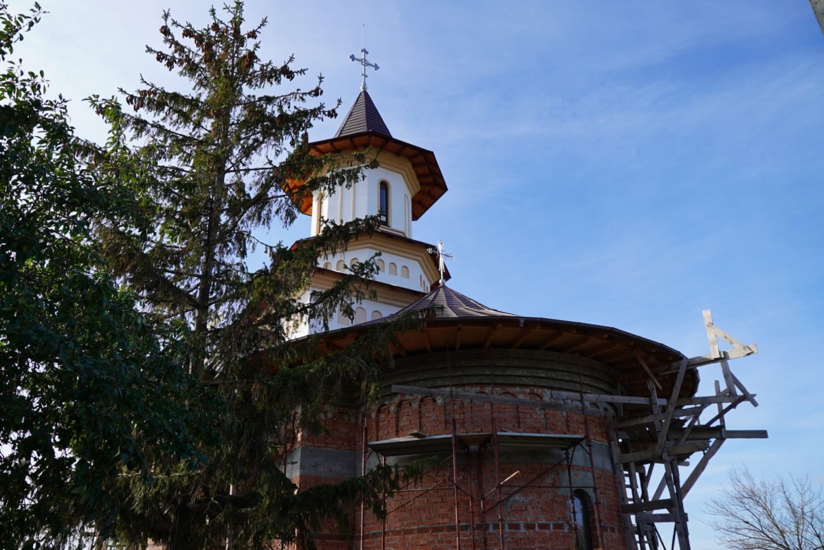 Binecuvântarea lucrărilor efectuate la o nouă biserică din judeţul Galaţi 156898