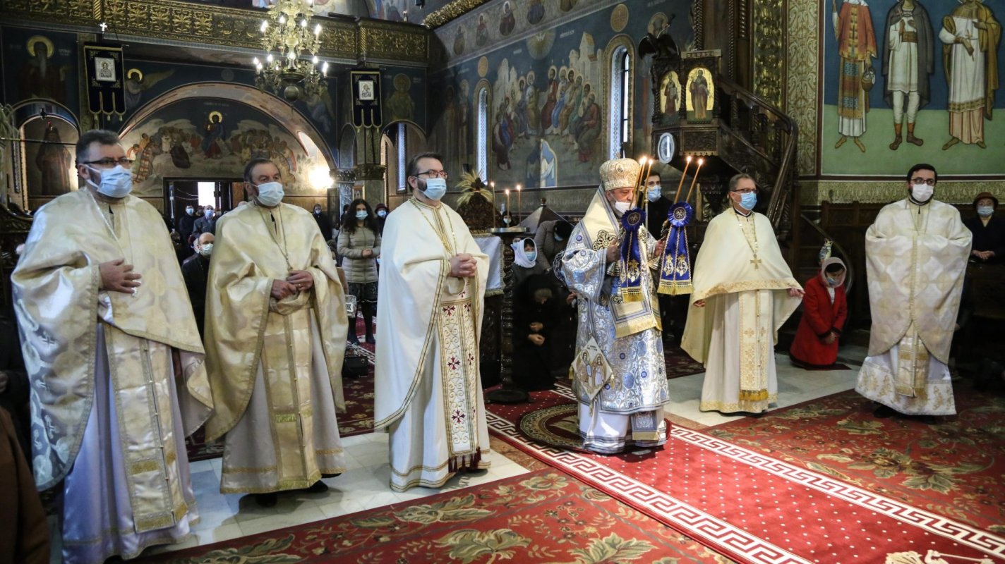 Hram la Biserica „Sfinții Arhangheli Mihail și Gavriil” din cartierul sibian Trei Stejari 156964