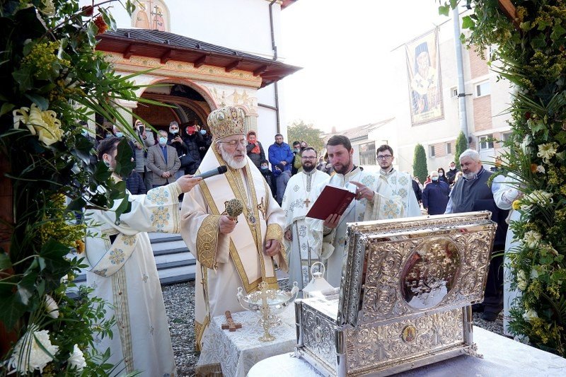 O nouă raclă pentru moaștele Sfântului Nectarie la Pitești  156899