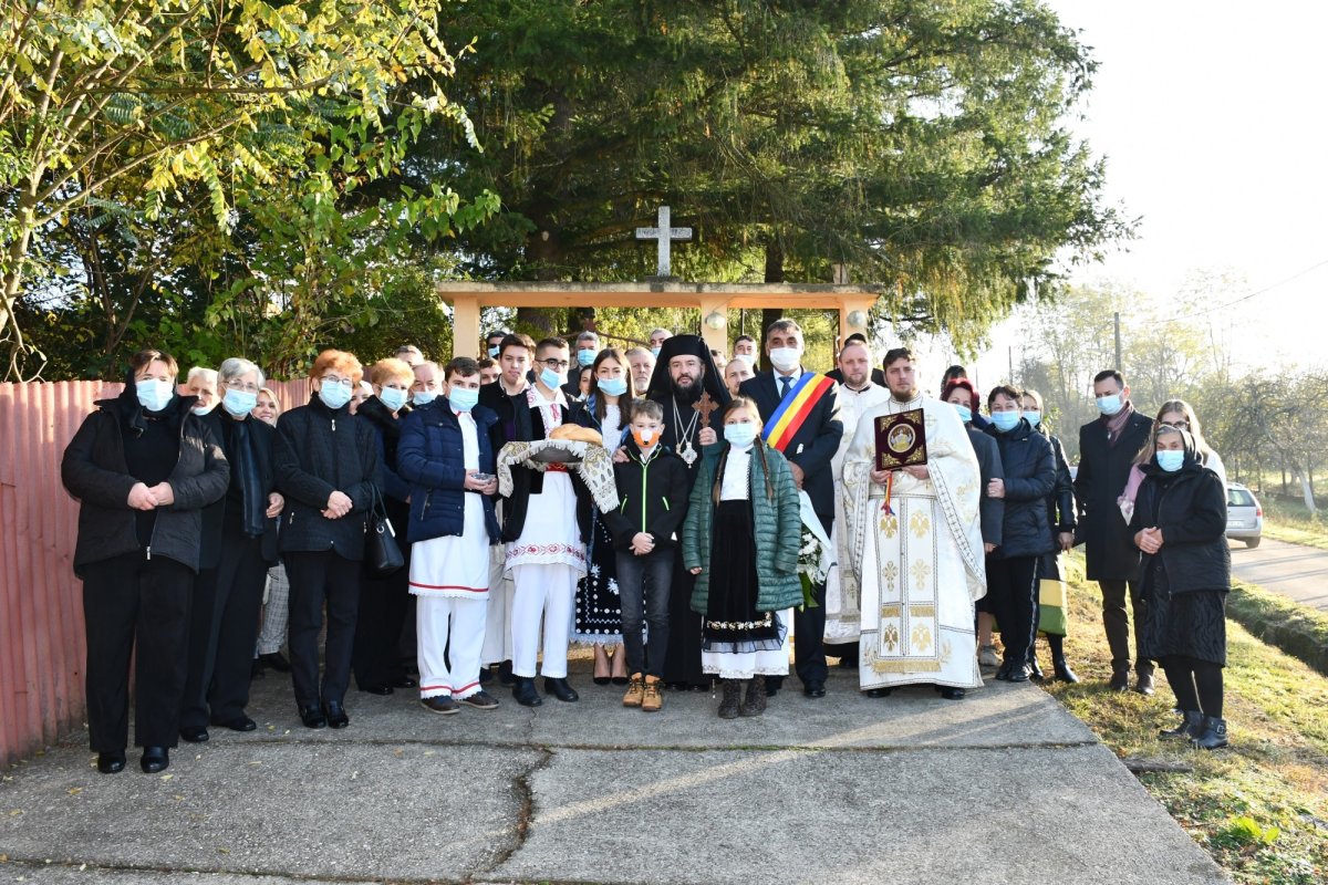 Sfințirea icoanei Sfinților Arhangheli de la o parohie din Caraș-Severin 156959