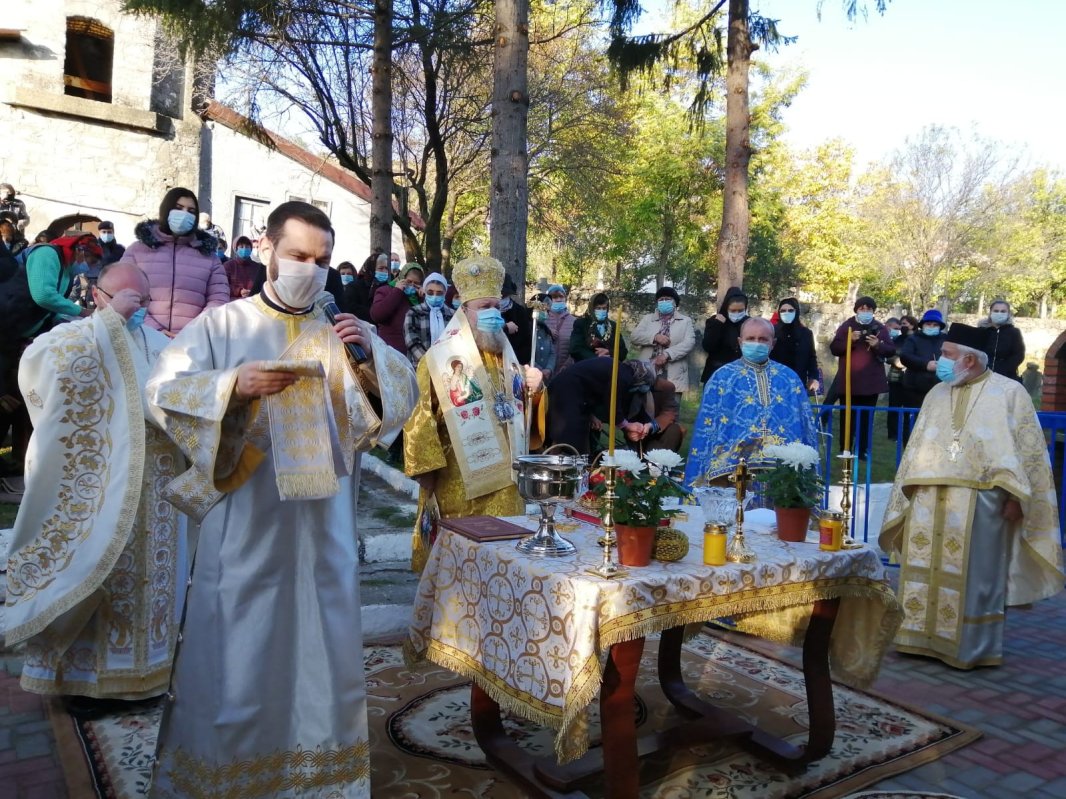 Târnosirea bisericii Sfinților Arhangheli  Mihail și Gavriil din Perșunari, județul Prahova  156885