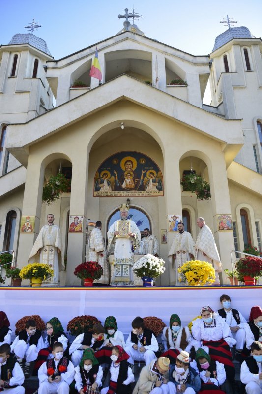 Hram în Parohia „Sfinții Arhangheli Mihail și Gavriil” din Baia Mare 157101