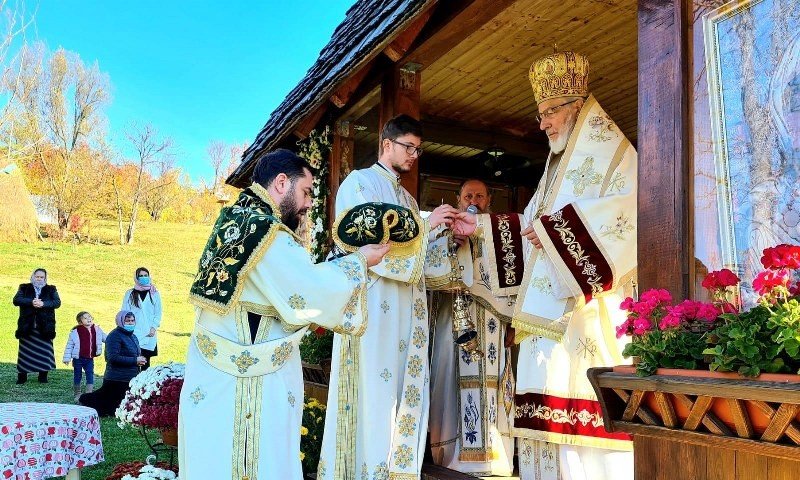 Hram la un schit din Argeș renăscut sub binecuvântarea Sfântului Nectarie 157086