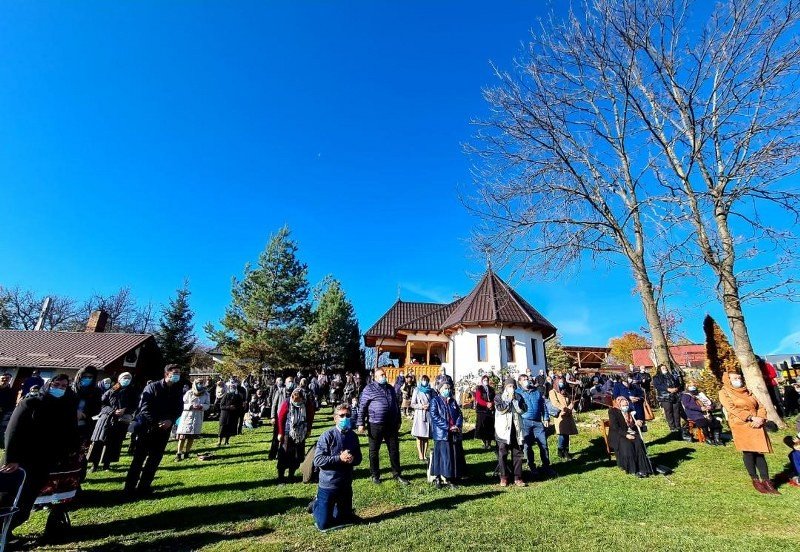 Hram la un schit din Argeș renăscut sub binecuvântarea Sfântului Nectarie 157087