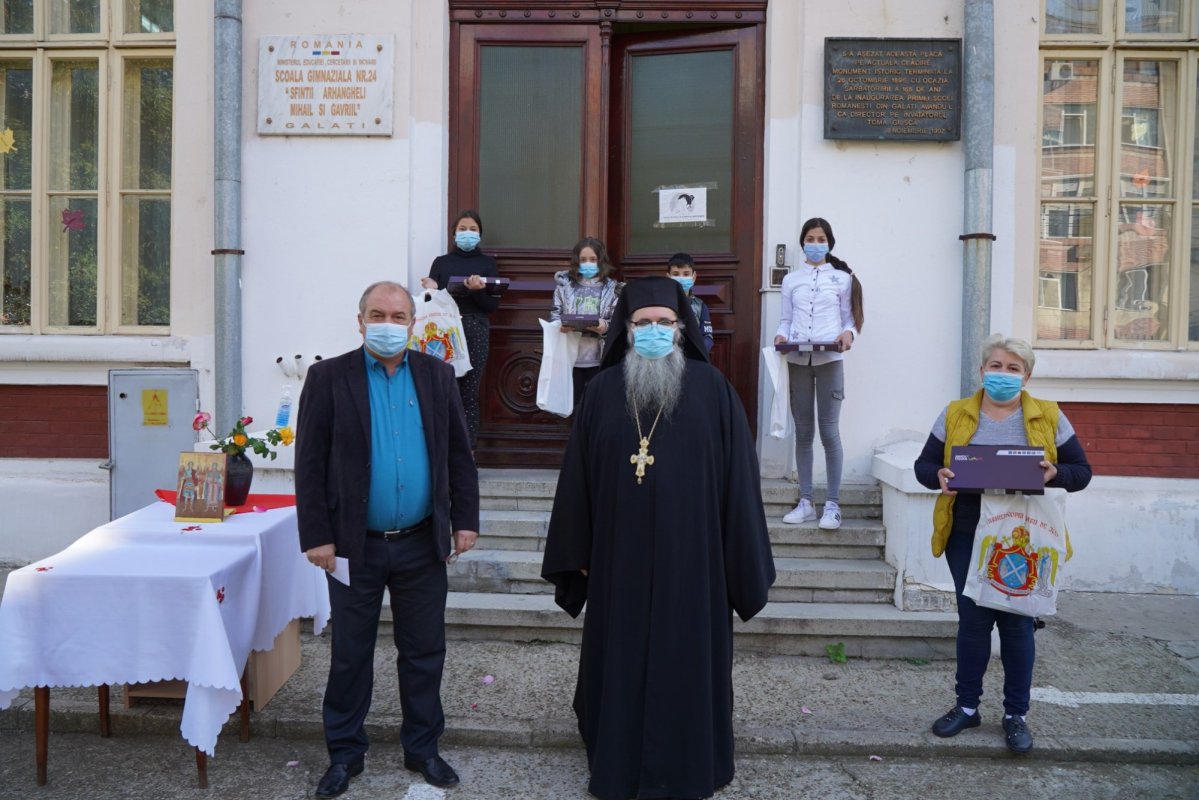 Tablete pentru elevi și ajutoare pentru persoane nevoiașe  157084