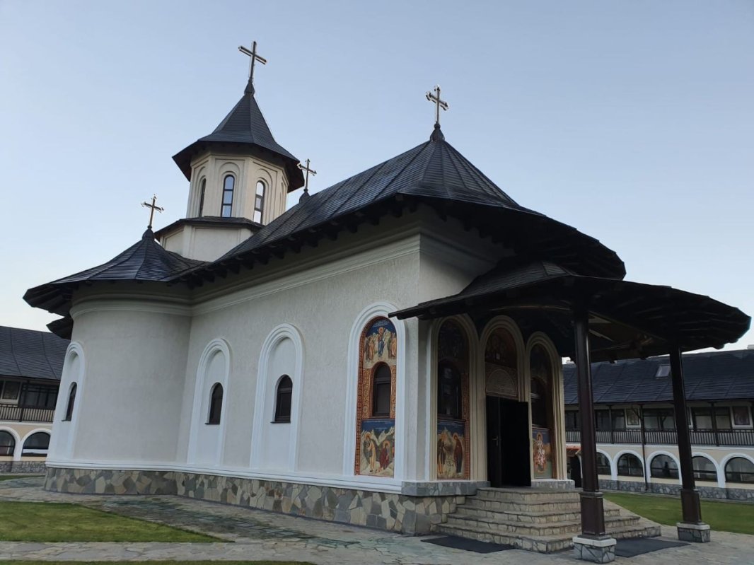 Liturghie arhierească la Mănăstirea Ponor 157295