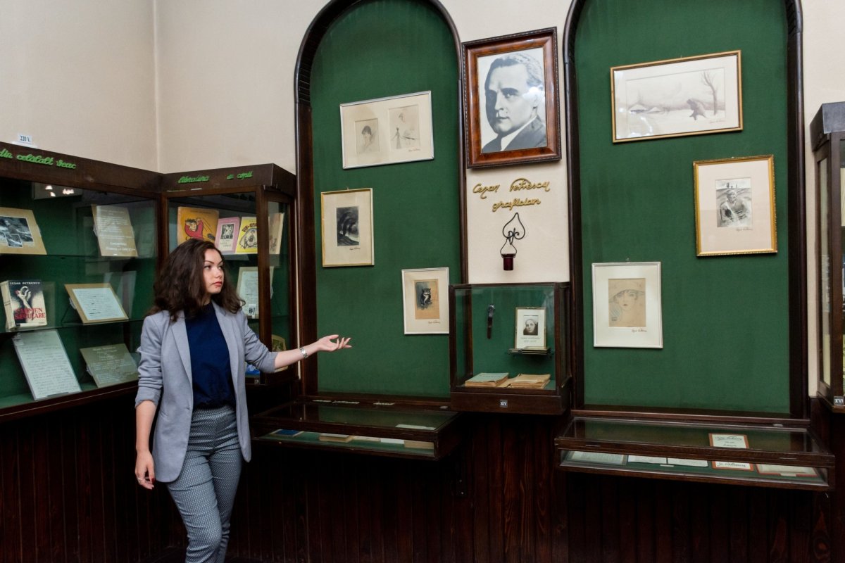 Universul plin de cărţi al lui Cezar Petrescu 157235