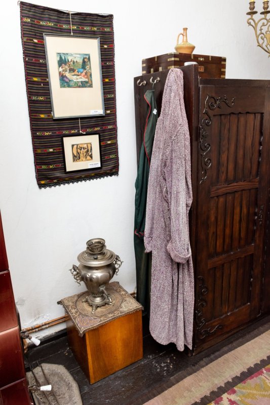 Universul plin de cărţi al lui Cezar Petrescu 157242