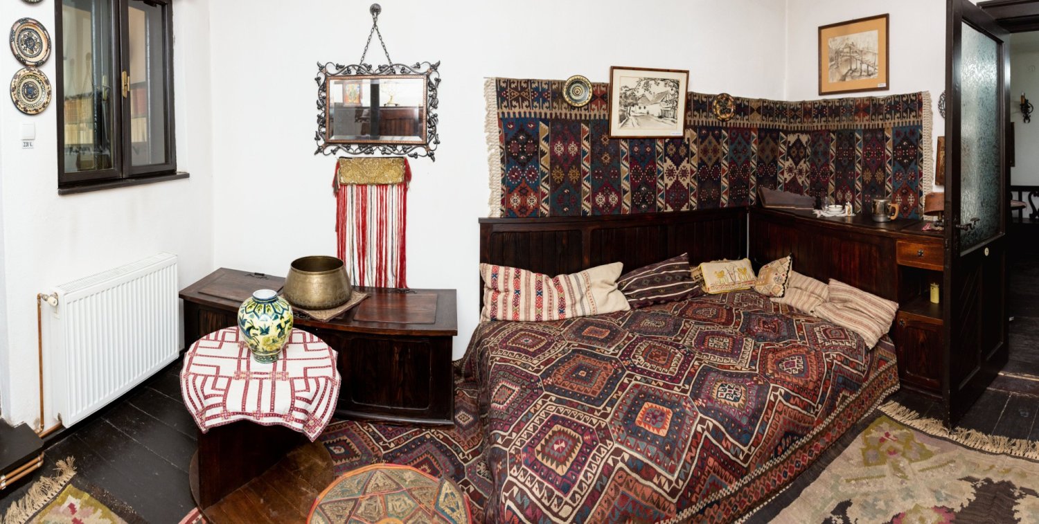 Universul plin de cărţi al lui Cezar Petrescu 157243