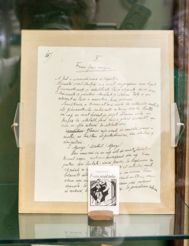 Universul plin de cărţi al lui Cezar Petrescu 157245