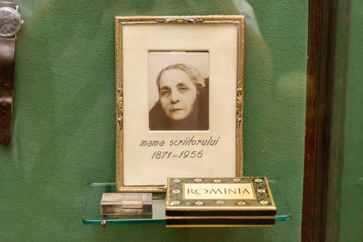 Universul plin de cărţi al lui Cezar Petrescu 157249