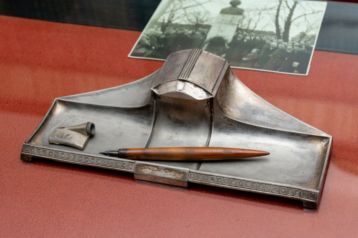 Universul plin de cărţi al lui Cezar Petrescu 157258