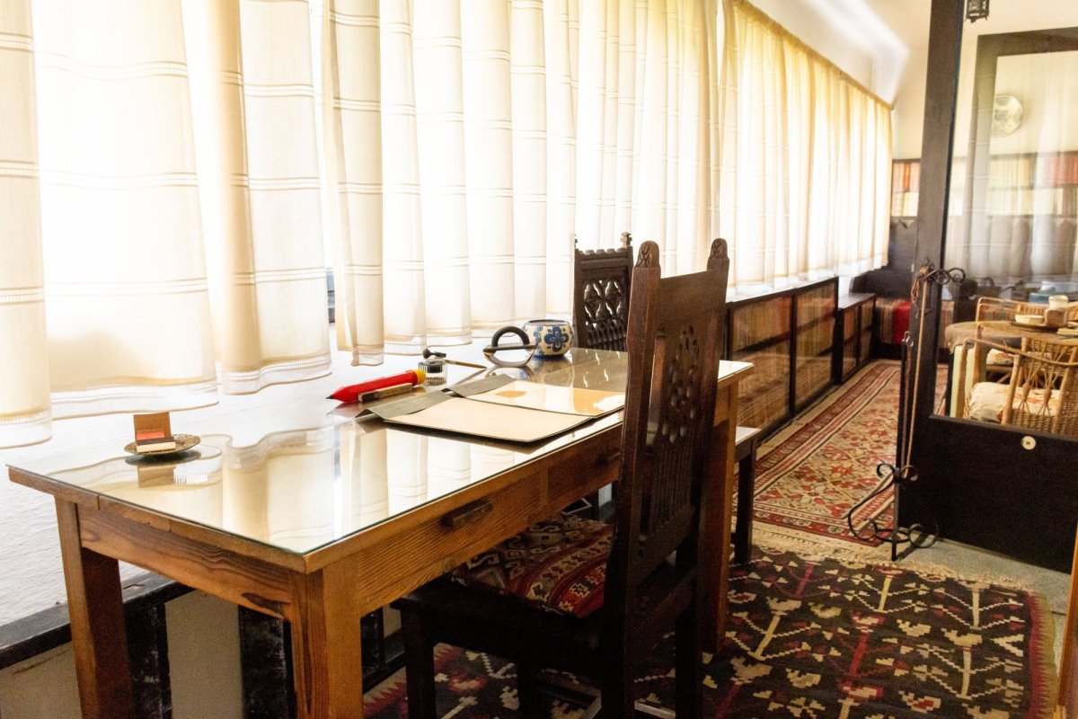 Universul plin de cărţi al lui Cezar Petrescu 157260