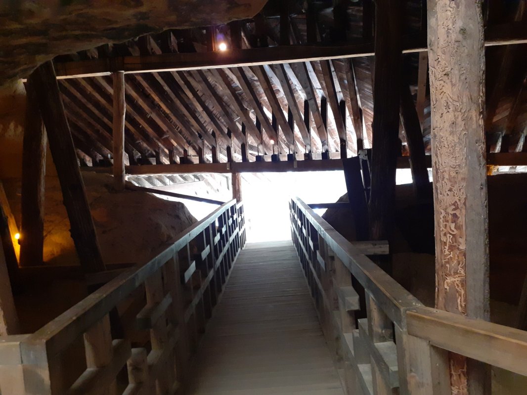 Lumina care pătrunde și sub pământ 157443