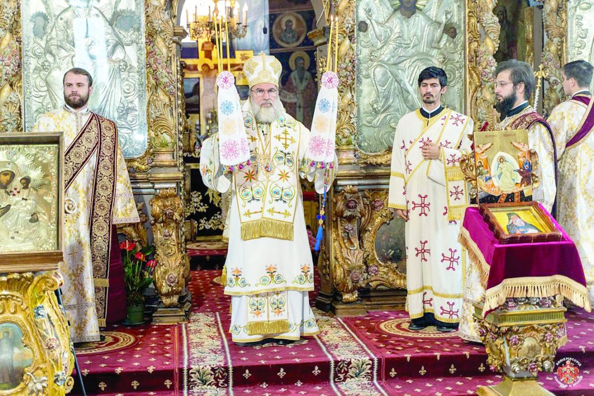 Liturghie arhierească la Roman 157559