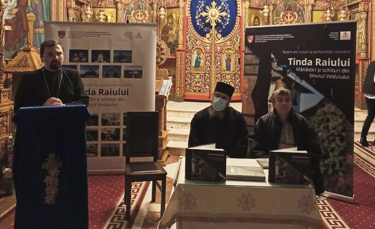 Hramul Seminarului Teologic din Huşi 157633