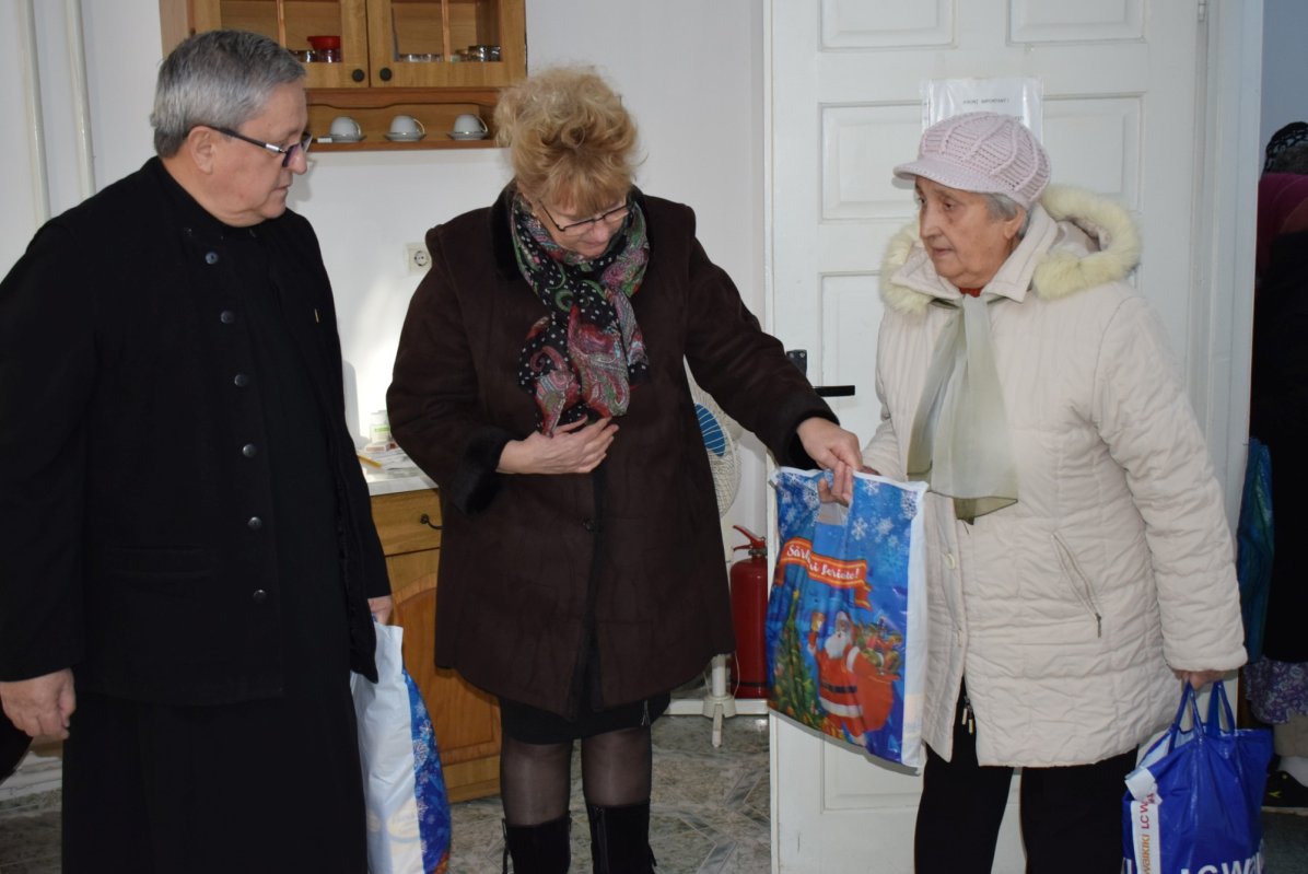 Fundaţia „Preot Ioan Olariu”, un factor activ de suport social în vremuri de restriște 157698