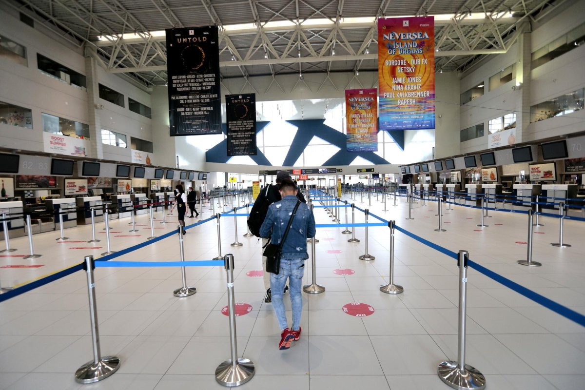 Rezervările la avion, mai puține 157734